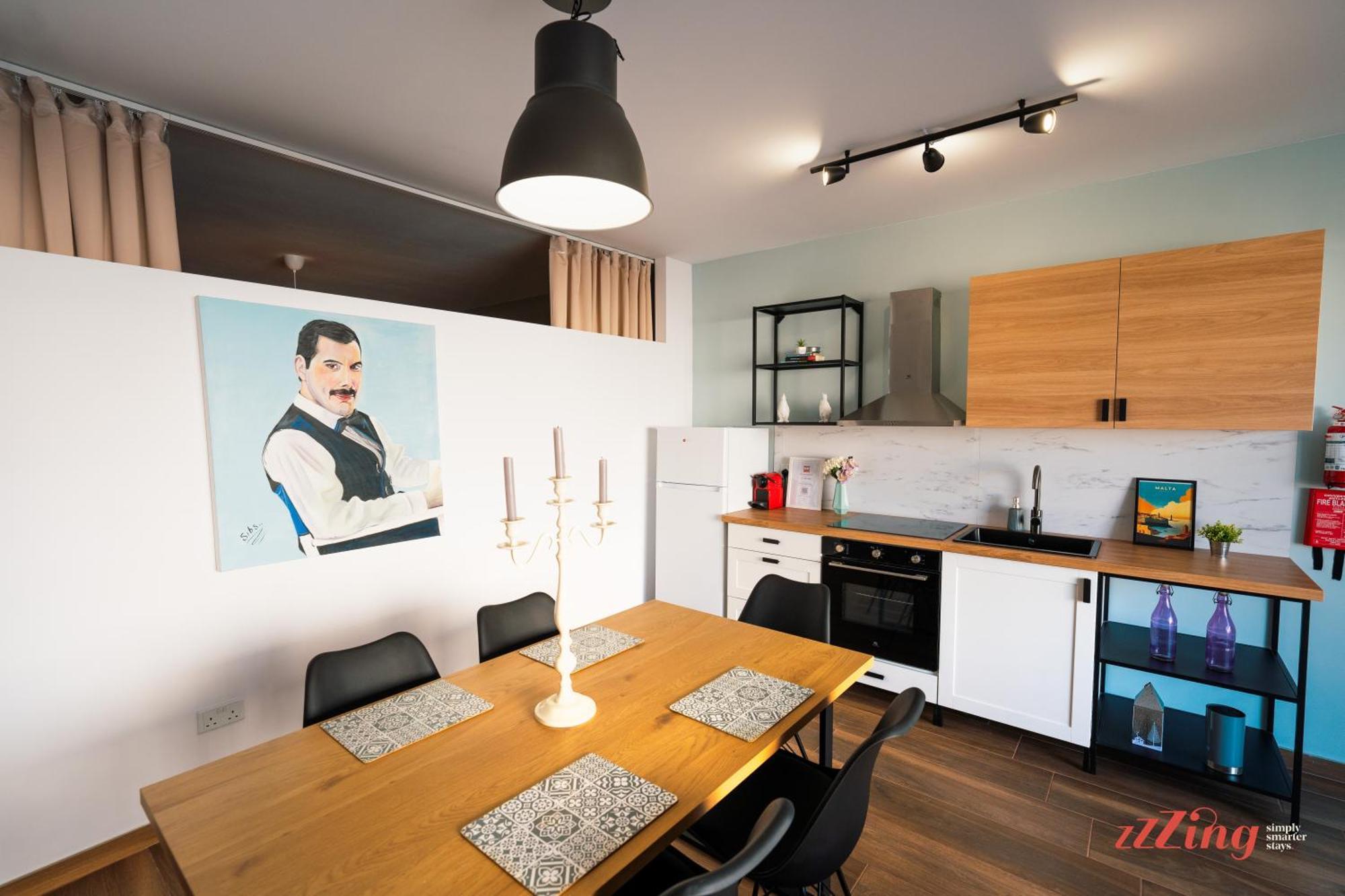 Urban Oasis Holiday Home - A16 セント・ポールズ・ベイ エクステリア 写真