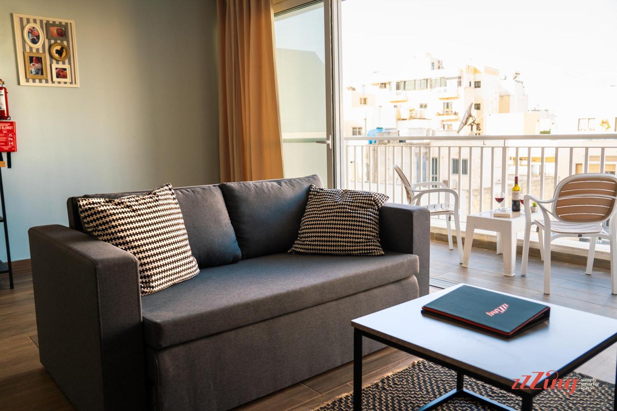 Urban Oasis Holiday Home - A16 セント・ポールズ・ベイ エクステリア 写真