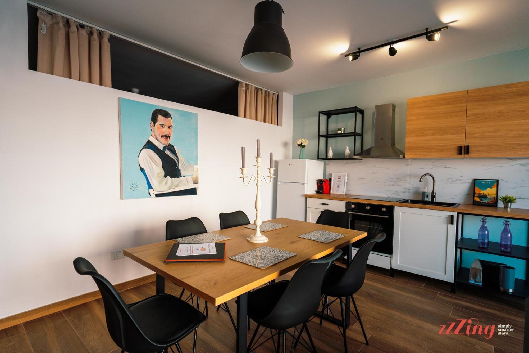 Urban Oasis Holiday Home - A16 セント・ポールズ・ベイ エクステリア 写真